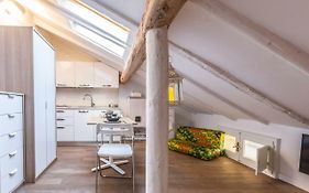 Pretty Oberdan - The Place Apartments